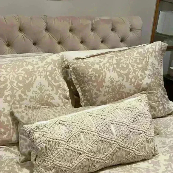 Pottery Barn queen duvet cover and matching European shams - Picture 3 of 7